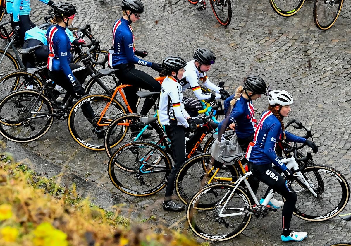 Kaya Musgrave (bottom right) waits for call up at Namur World Cup junior women race with other members of EuroCross Academy