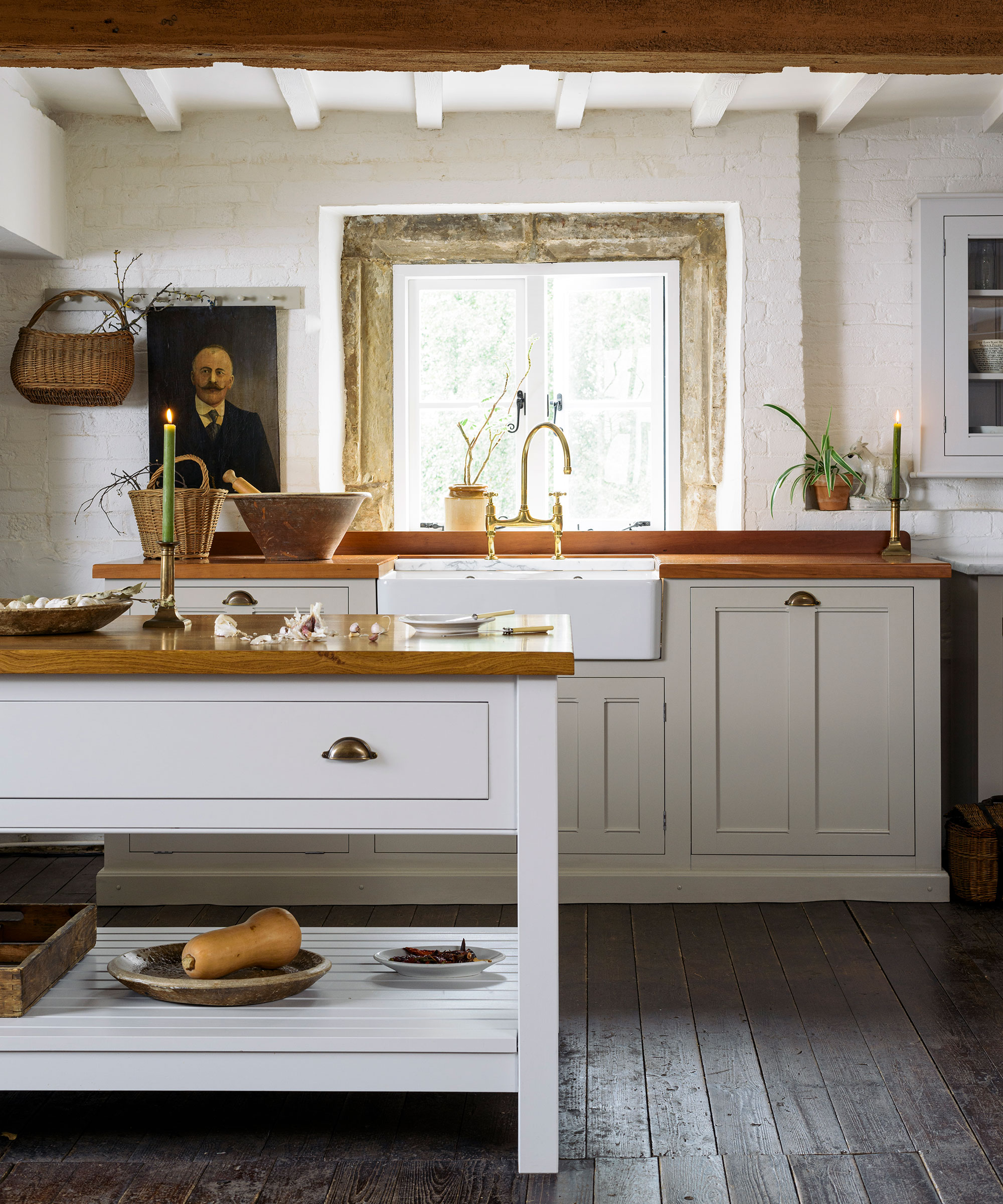 French country decor ideas-Classic-English-Kitchen-Devol-2