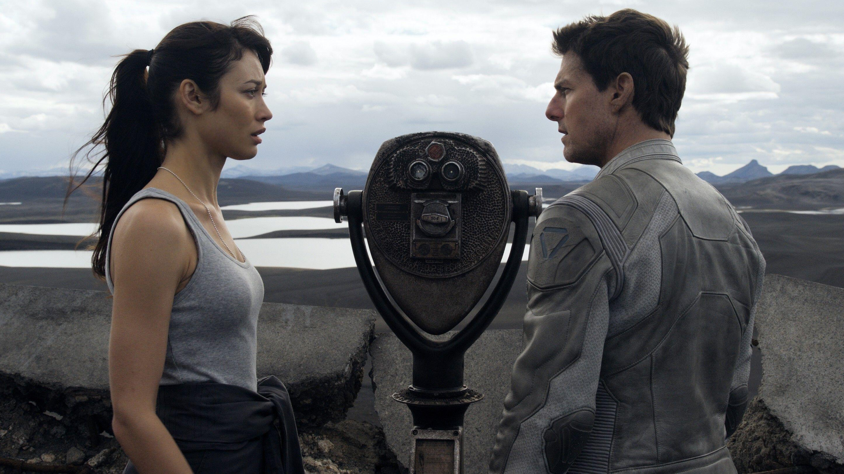 L-R: Olga Kurylenko and Tom Cruise together at a viewing platform in a scene from "Oblivion"