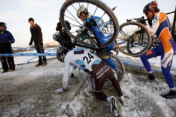 John Gadret (AG2R) trips on the icy steps in the Scheldecross.