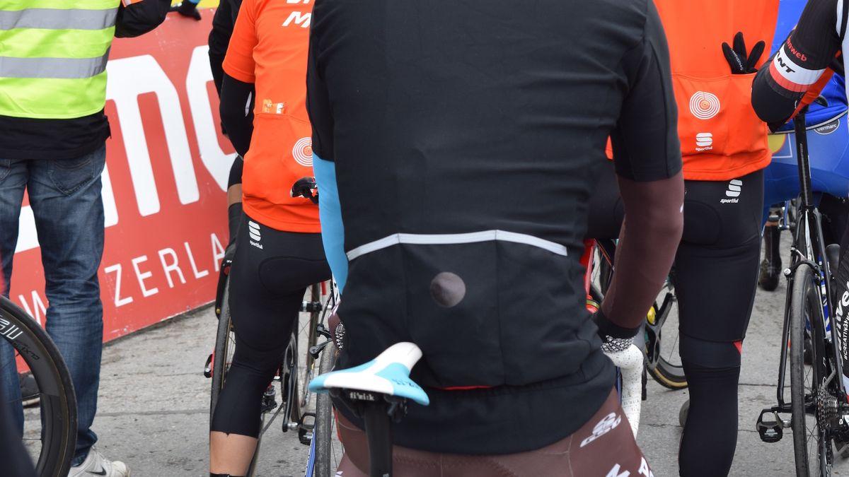 Several riders wore non-sponsor cold weather clothing with the labels concealed