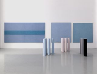 From left, on walls: Paesaggio 8, 2016; Il colore e l’Oro, Eco Rossoazzurro, 2016; Eco, Grigio, 2016. On floor: Movimento Trattenuto, 2001