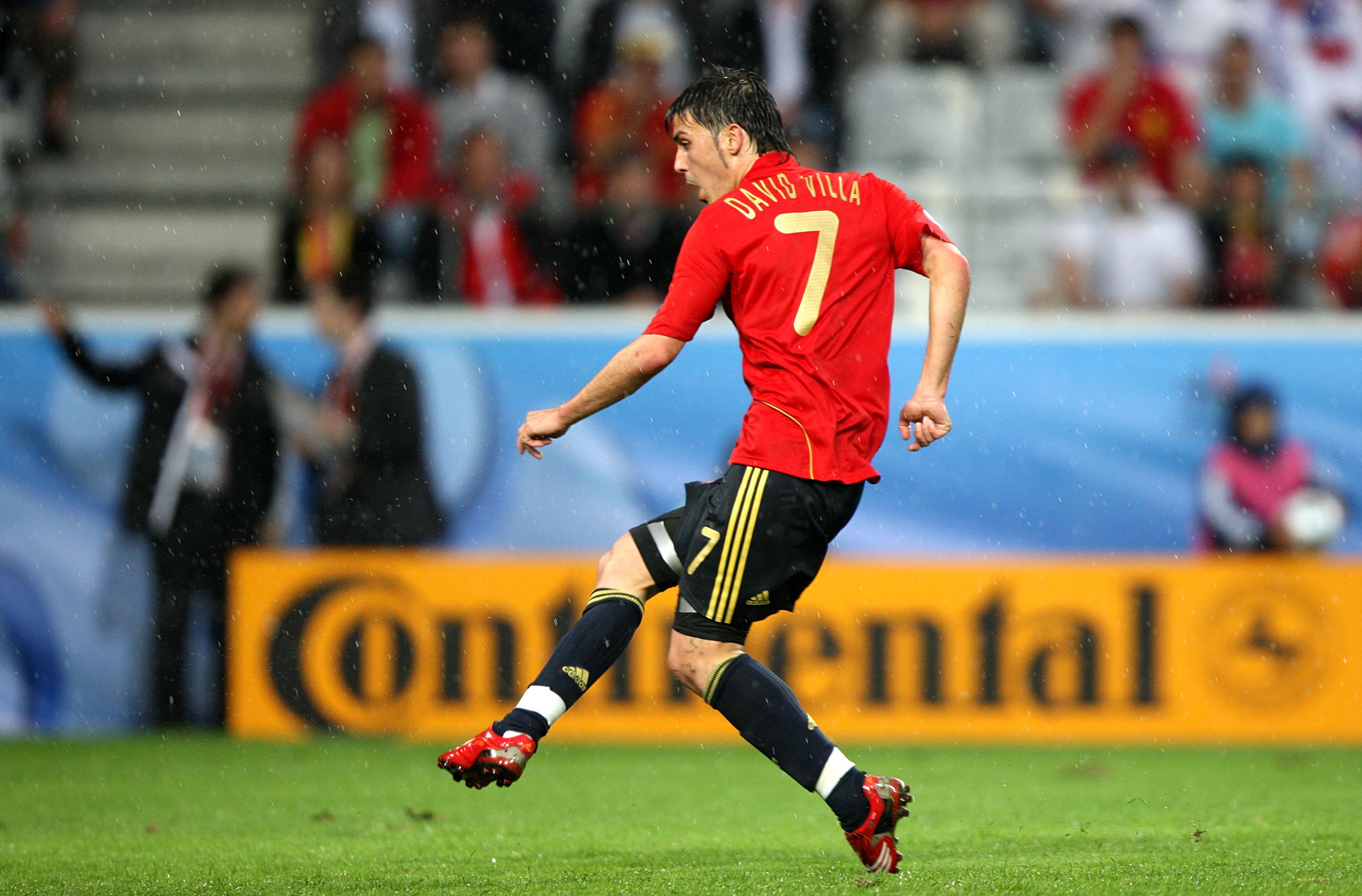 David Villa scores for Spain against Russia at Euro 2008