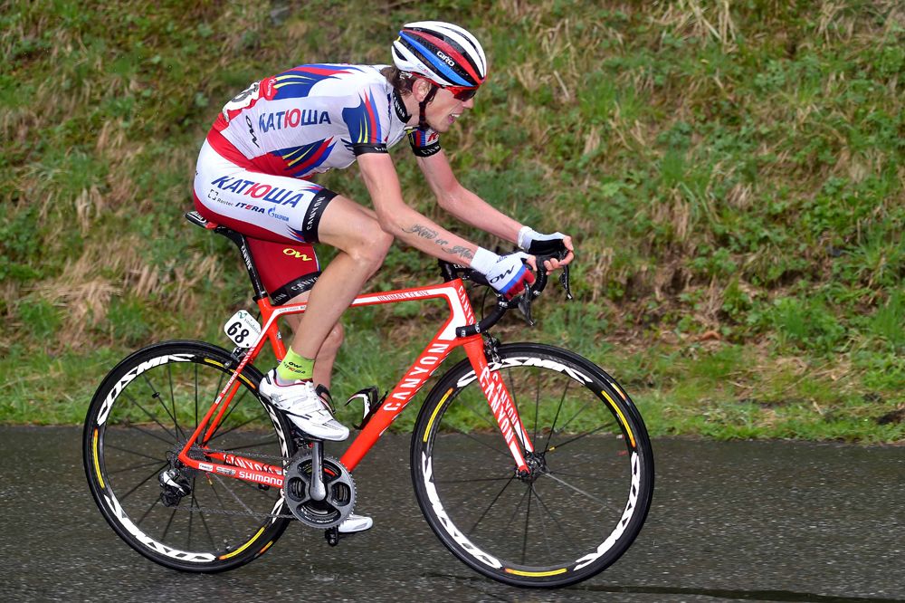 Ilnur Zakarin (Katusha) rides through the rain