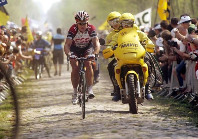 Stuart O'Grady en route to a solo victory at the 2007 Paris-Roubaix