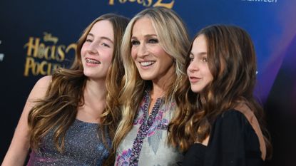  Marion Loretta Elwell Broderick, Sarah Jessica Parker, and Tabitha Hodge Broderick attend Disney's "Hocus Pocus 2" premiere at AMC Lincoln Square Theater on September 27, 2022 in New York City. 