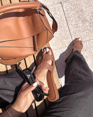 Influencer wears brown sandals.