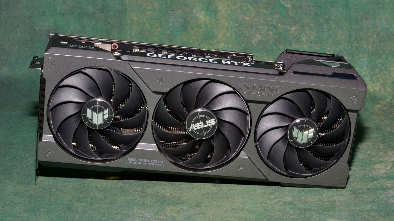 Asus RTX 4070 Ti Super TUF Gaming card photos and unboxing