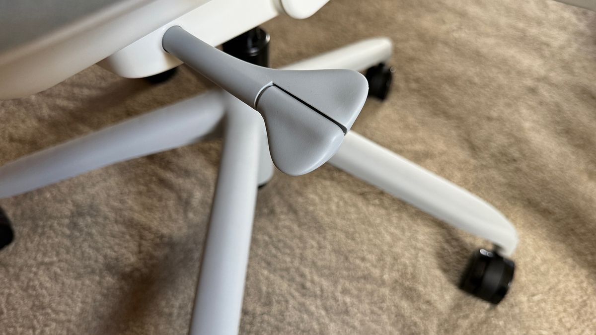 The recline mechanism of the Sayl is pretty clever.