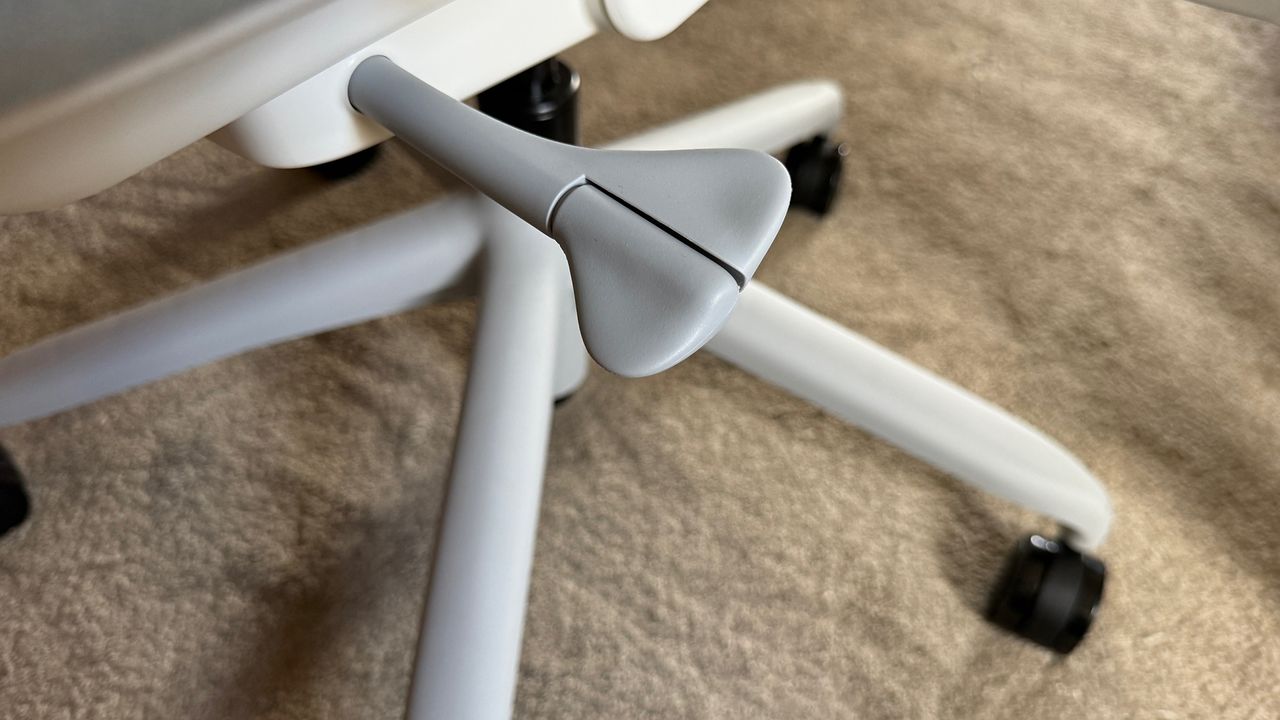 The recline mechanism of the Sayl is pretty clever.