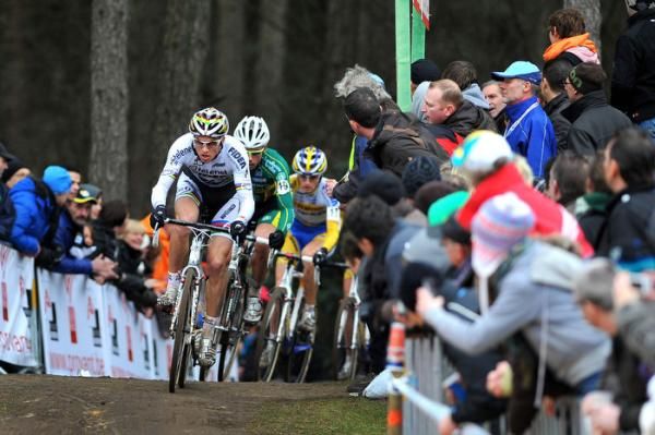Stybar leads on the final lap