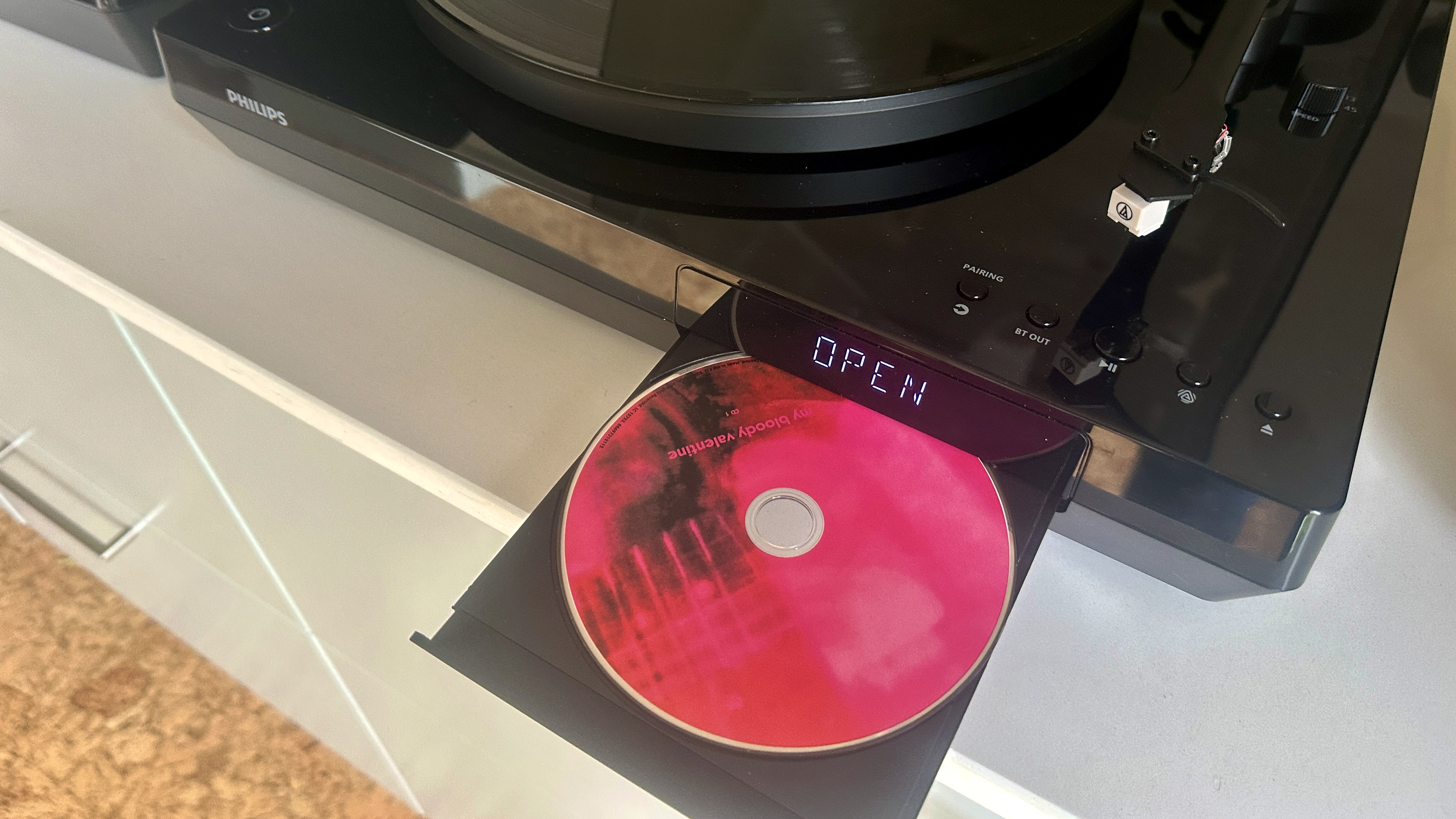 Philips Fidelio FT3 speakers with FT1 turntable-meets-CD-player review