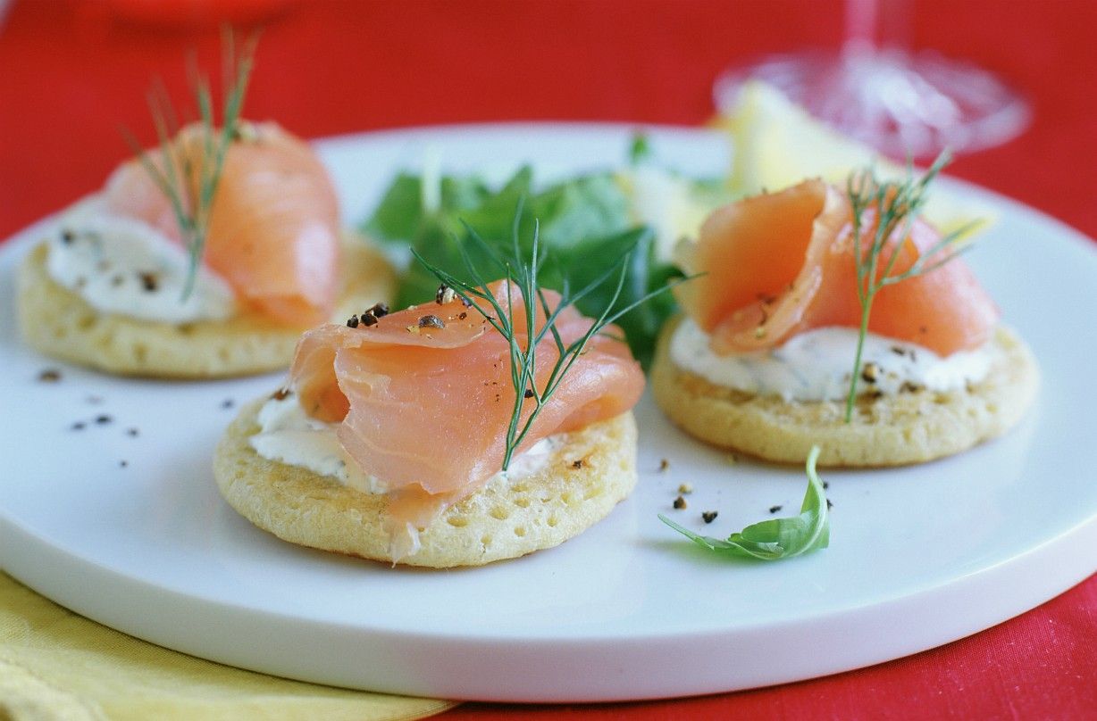 Smoked salmon blinis