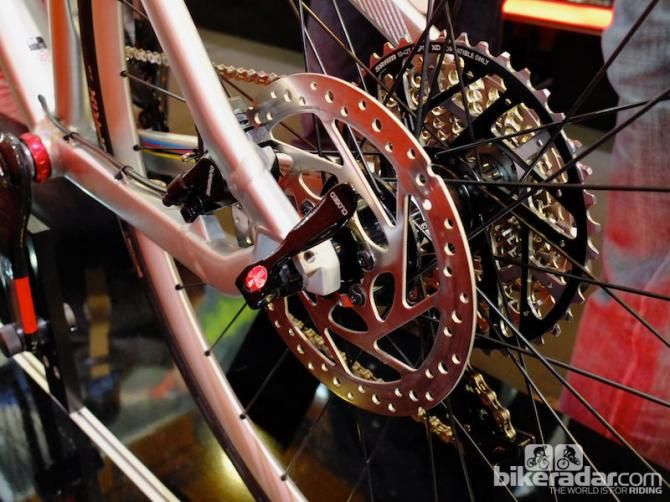 At the back, a large disc rotor is matched by the 10-42t SRAM cassette