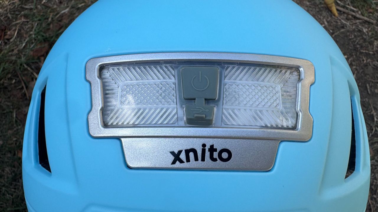 The integrated rear light and USB-C charger on the Xnito Kid helmet