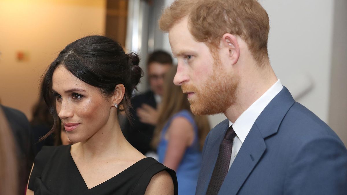 Black halo dress meghan markle best sale