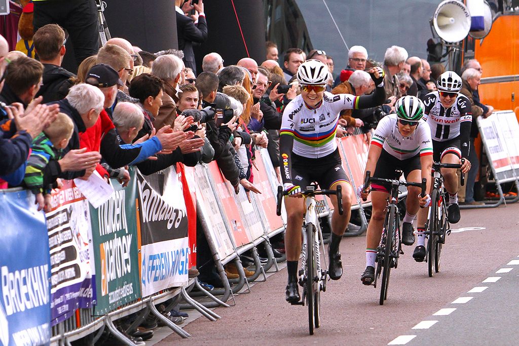 Amalie Dideriksen (Boels Dolmans) gets the win ahead of Elena Cecchini (Canyon SRAM)