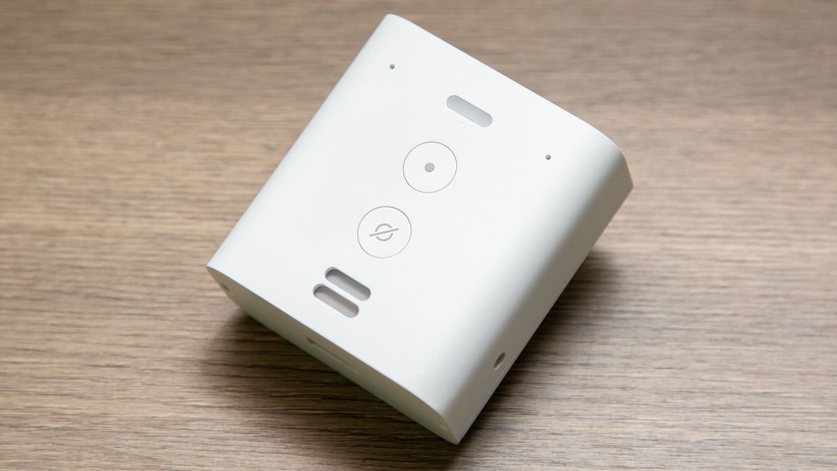 Amazon Echo Flex plugin smart speaker review Tom's Guide