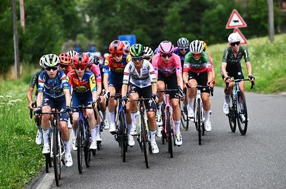 APRICA, ITALY - JULY 07: (L-R) Sarah Gigante of Australia and Team AG Insurance - Soudal, Amanda Spratt of Australia and Team Lidl - Trek, Ashleigh Moolman of South Africa and Team AG Insurance - Soudal, Marlen Reusser of Switzerland and Team Movistar - Pink Leader Jersey compete during the 36th Giro d'Italia Women 2025, Stage 2 a 92km stage from Clusone to Aprica 1174m / #UCIWWT / on July 07, 2025 in Aprica, Italy. (Photo by Luc Claessen/Getty Images)