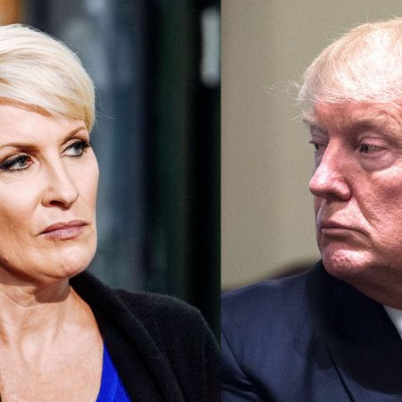 Face, Nose, Chin, Skin, Human, Wrinkle, Blond, Official, White-collar worker, 