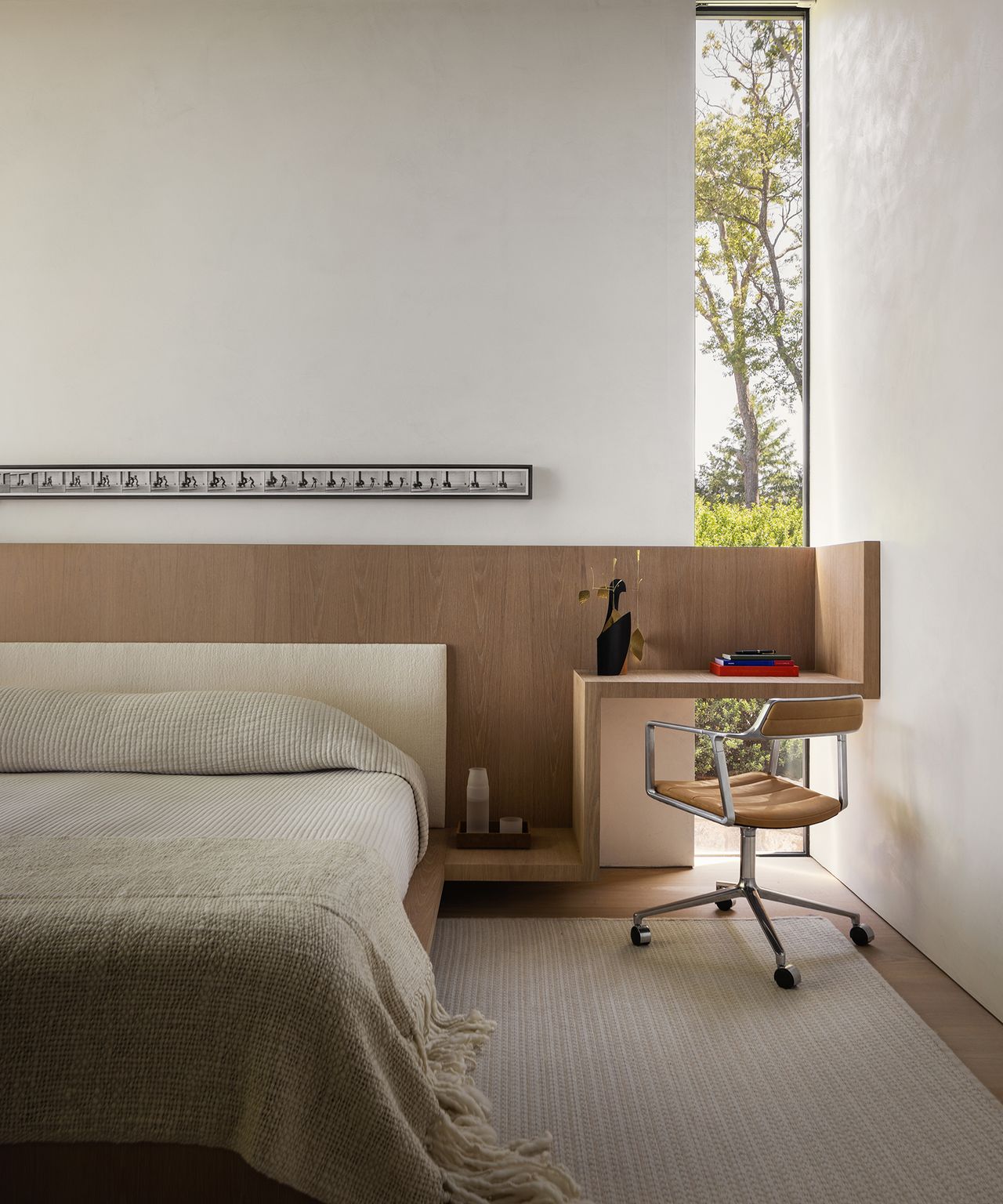 bedroom with wood bedhead that includes a desk and chair