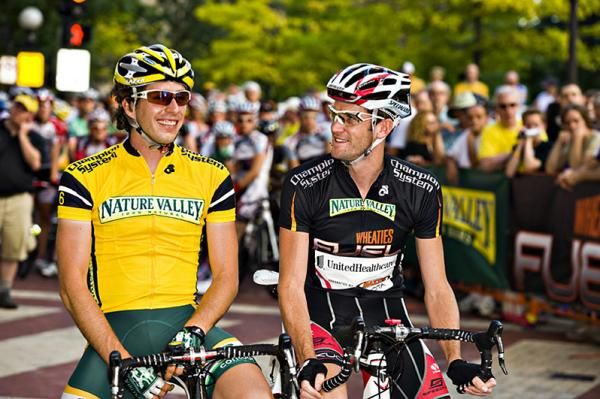 Race leader Scott Zwizanski (Kelly Benefit Strategies) and defending champ Rory Sutherland (United Healhtcare p/b MAXXIS) chat before the start.