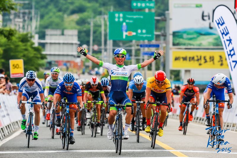 Caleb Ewan (Orica-GreenEdge) gets the stage win