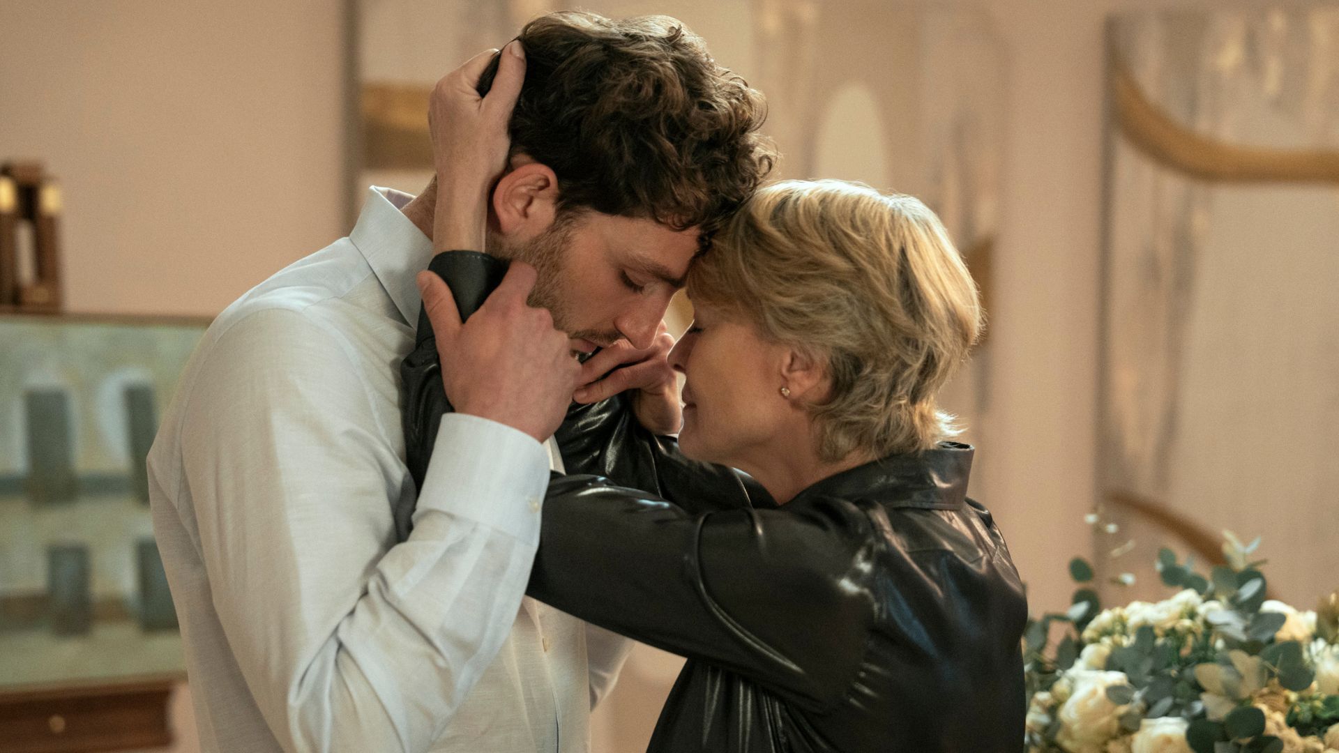 Robin Wright holds Laurie Davidson's head as they embrace