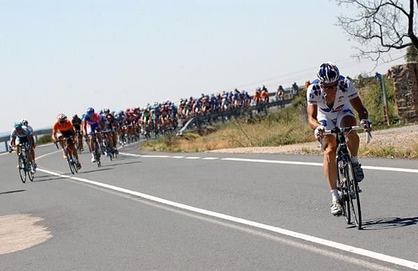 A Francaise des Jeux rider tries to escape