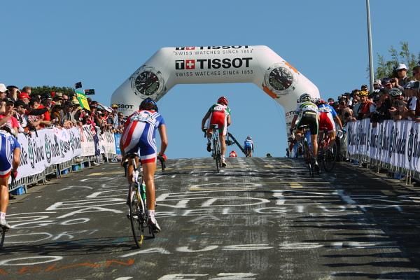 The climb of Challambra decimated the bunch