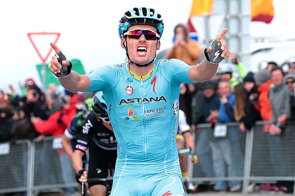 Luis Leon Sanchez (Astana) wins on Alto da Foia