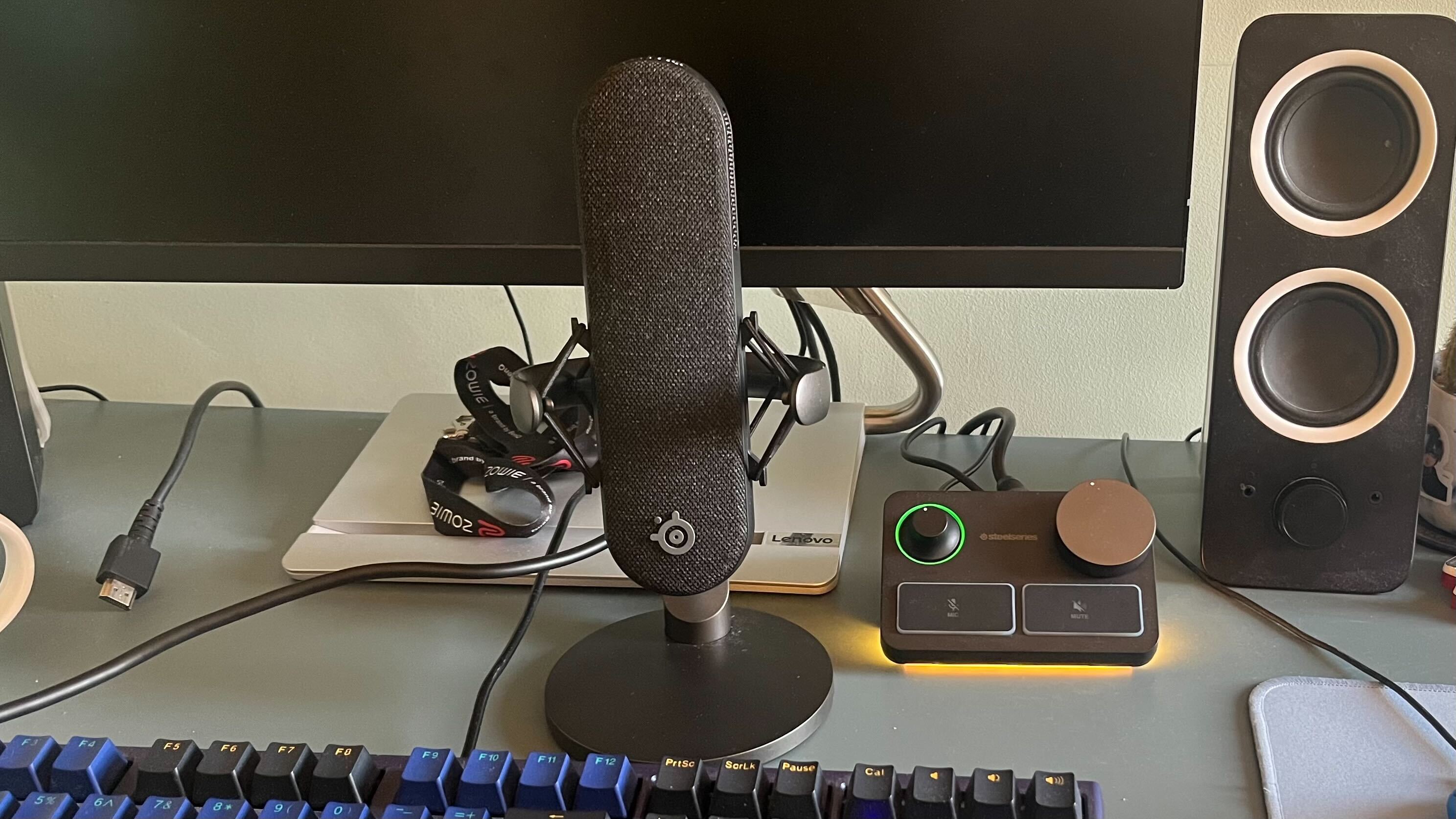 SteelSeries Alias Pro microphone