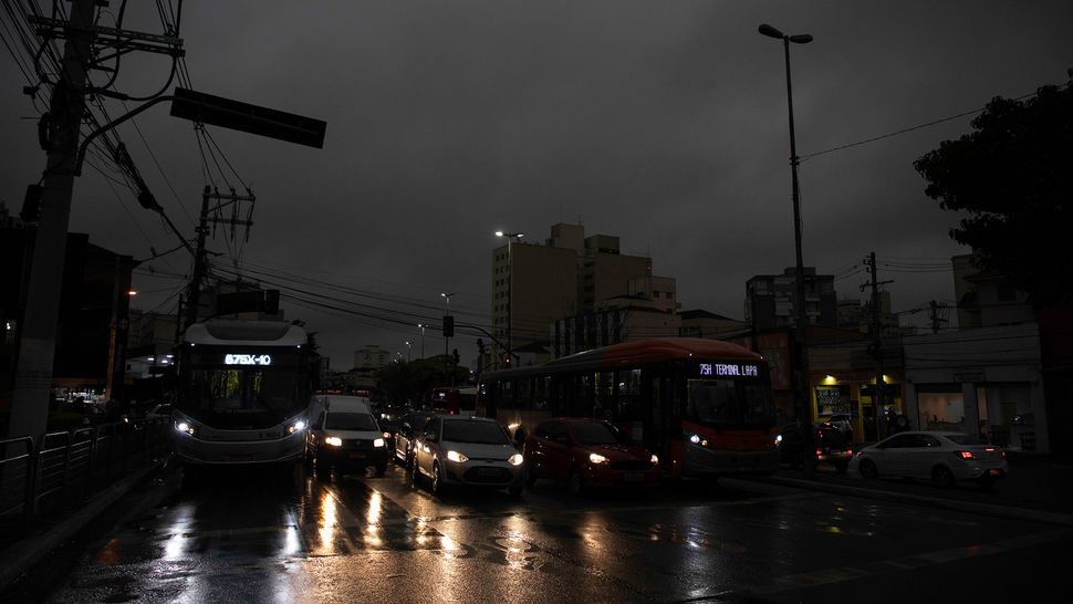 Smoke from Burning Amazon Turns São Paulo Afternoon into Midnight