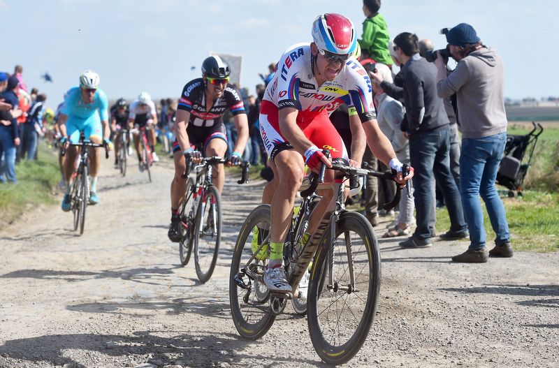 Alexander Kristoff (Katusha) followed by John Degenkolb (Giant-Alpecin)