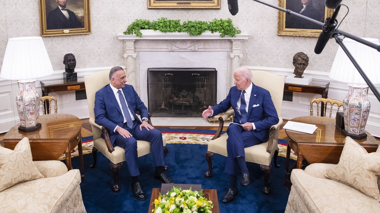 Joe Biden and Iraqi Prime Minister Mustafa al-Kadhimi in the Oval Office