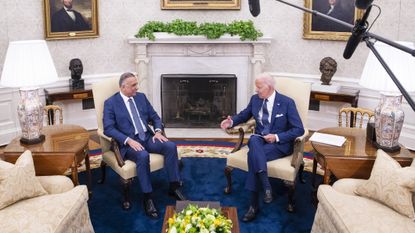 Joe Biden and Iraqi Prime Minister Mustafa al-Kadhimi in the Oval Office