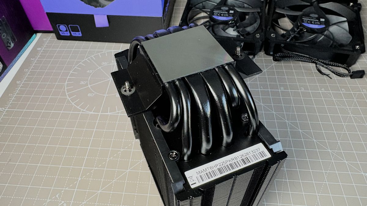 The Cooler Master V8 Ace 3DHP installed on a test bench and on its box.