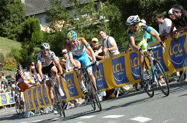 Vincenzo Nibali (Liquigas) looks across at Bradley Wiggins (Garmin-Slipstream) and Frank Schleck (Saxo Bank)