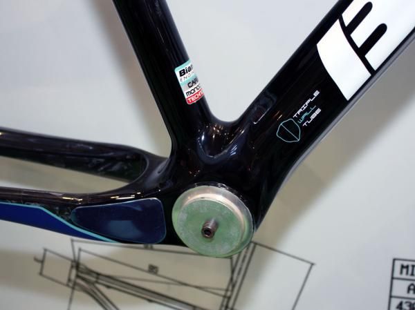 The Bianchi Methanol SL is fitted with a BB30-compatible bottom bracket shell.