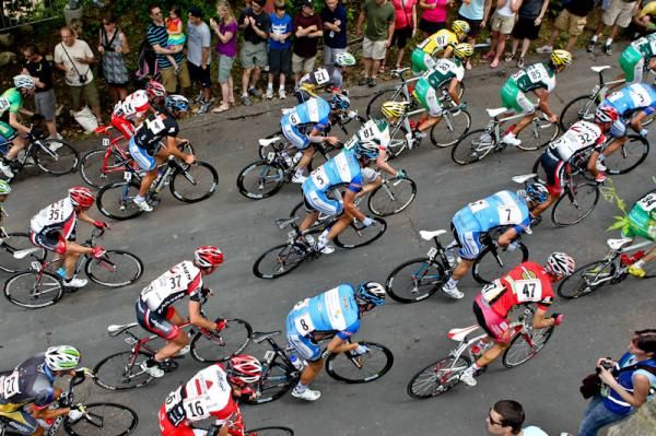 The men spread out on the climb.