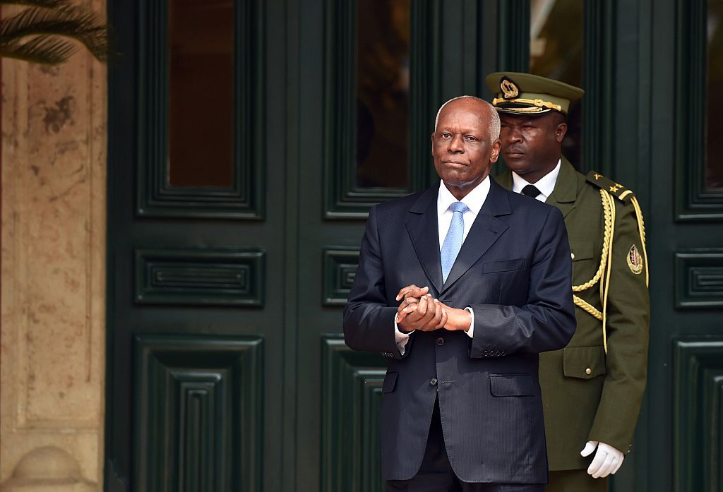 Angola&amp;#039;s Jose Eduardo dos Santos says he will step down, after 40 years in power