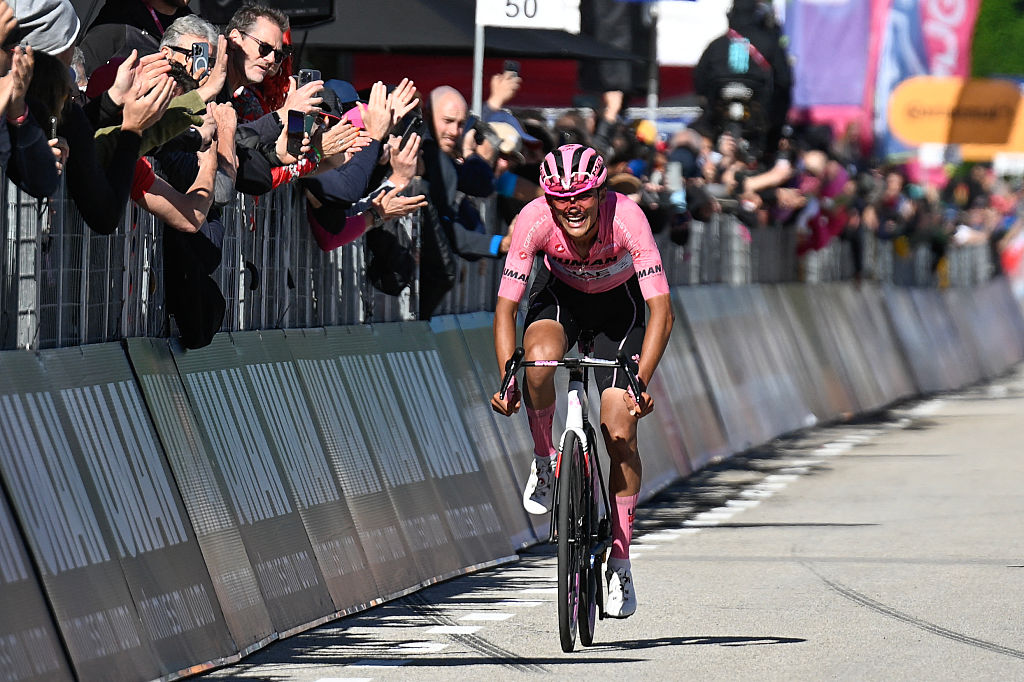 Giro d'Italia Stage 17 live - can Isaac del Toro defend pink on second crunch mountain day? 