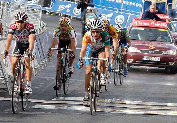 Carlos Sastre (CSC) wins the sprint for second
