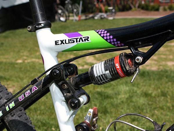 Paired to the ultralight frame is the similarly light DT Swiss XR Carbon rear shock.