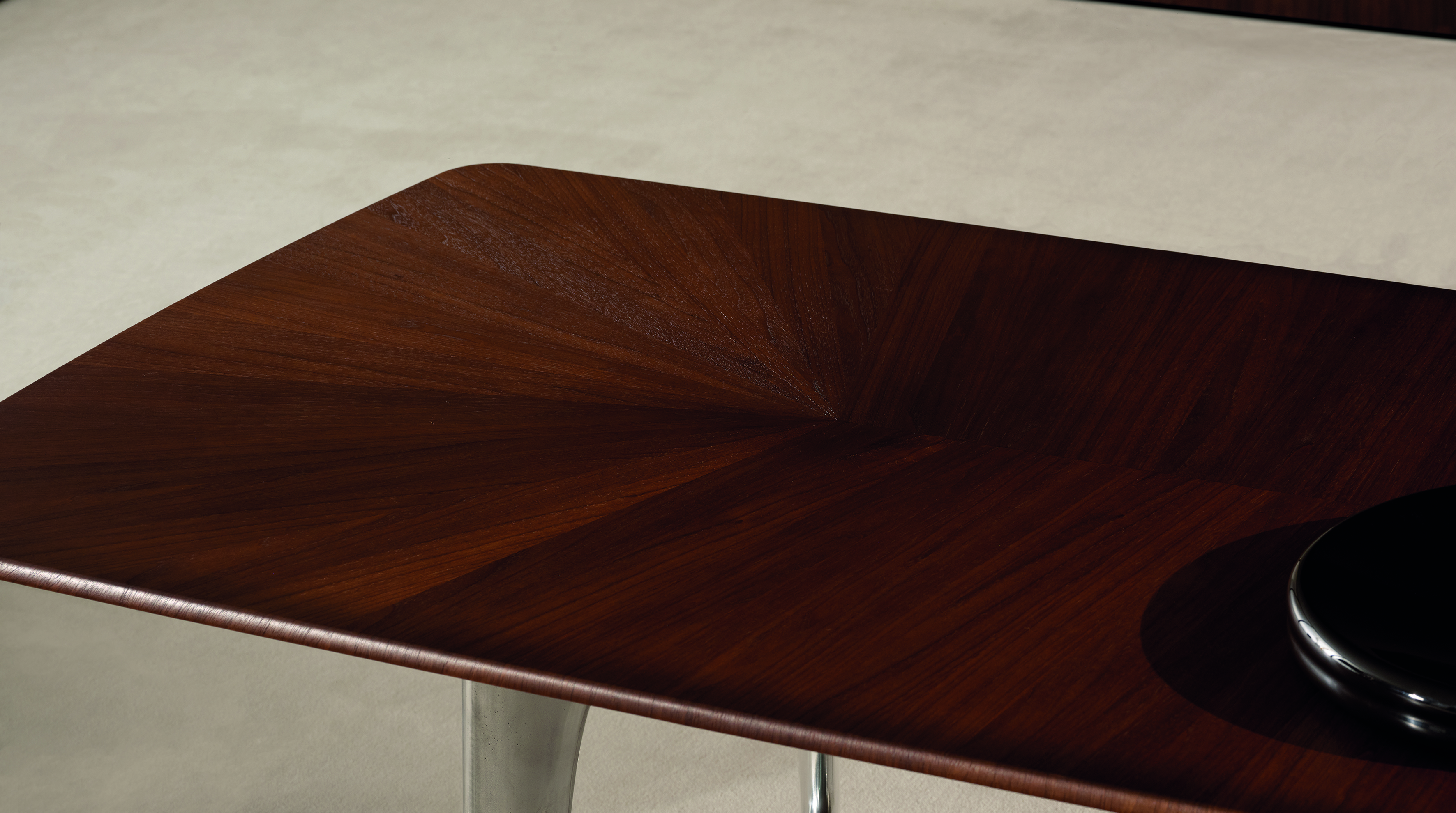 Minotti Blaine table by Hannes Peer