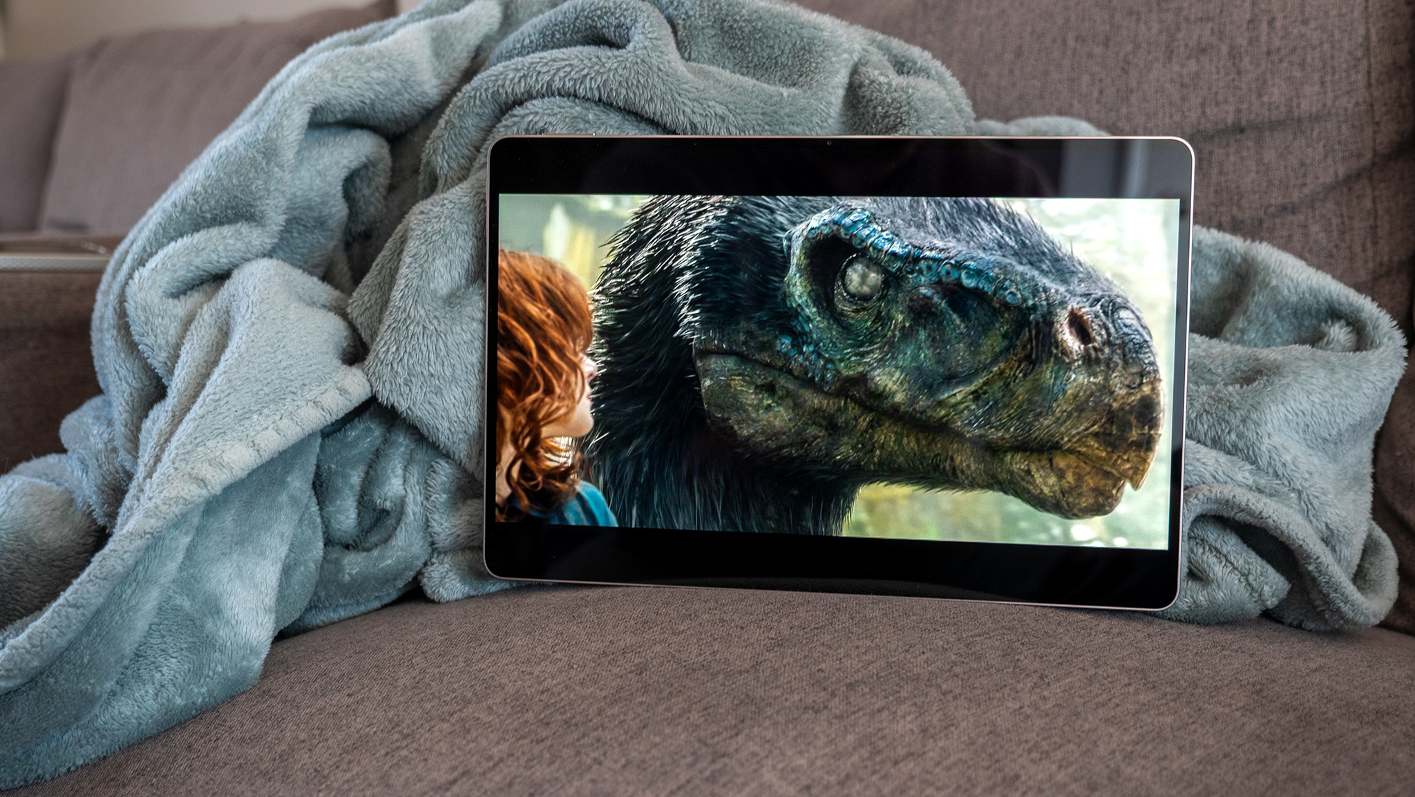Jurassic World Rebirth running on the Honor MagicPad 4