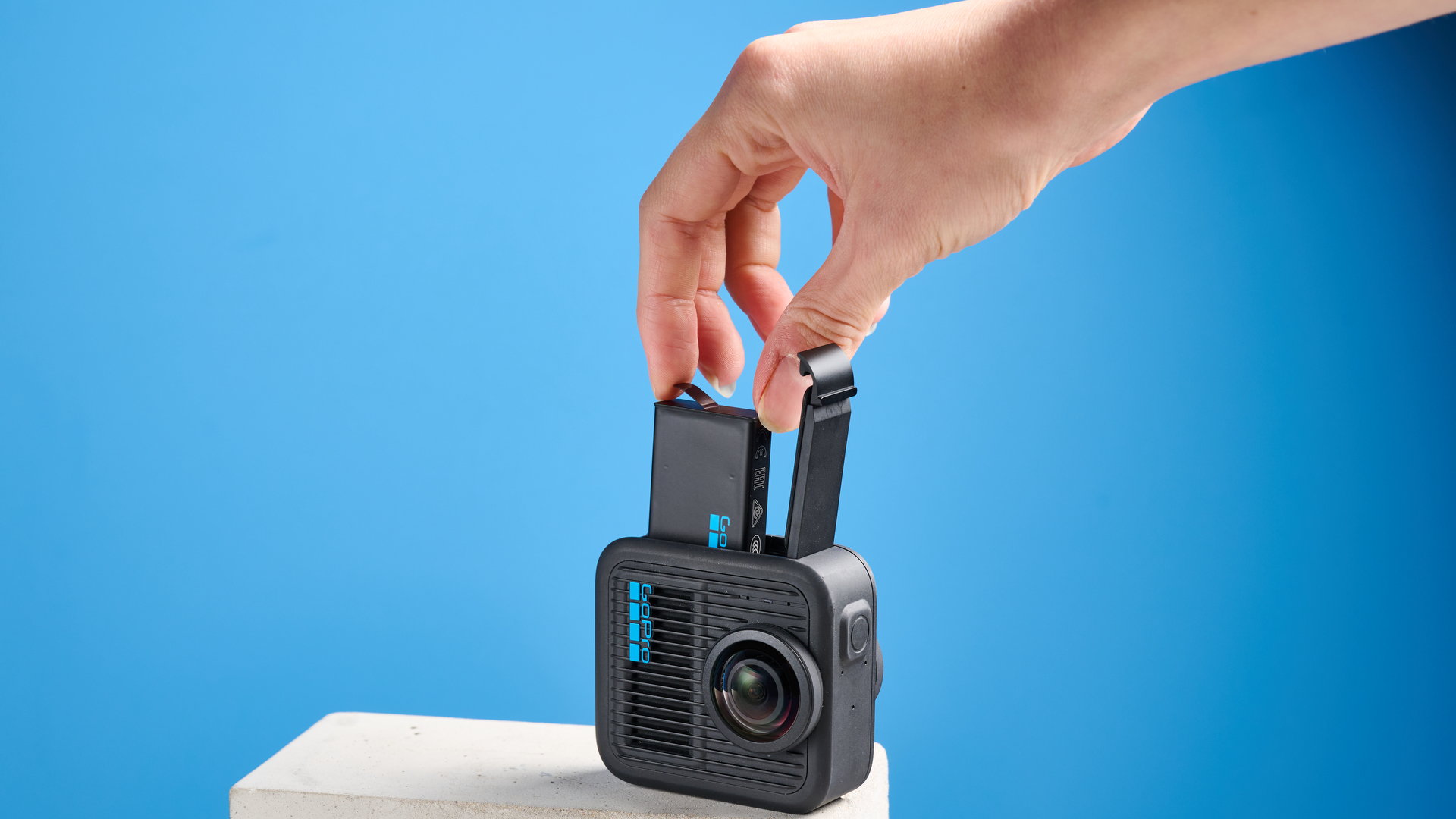 GoPro MAX2 having its battery withdrawn