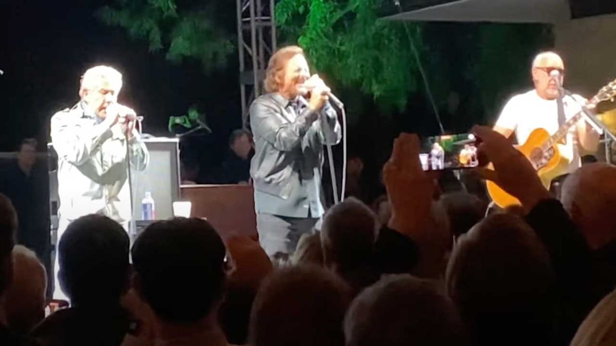 Eddie Vedder onstage with Roger Daltrey and Pete Townshend