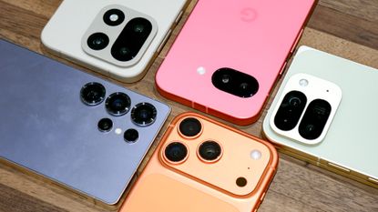 A bunch of camera lenses next to one another.