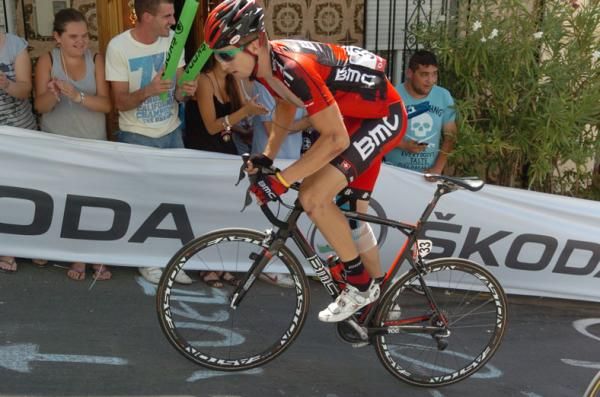 Taylor Phinney (BMC) digs in on the climb of Valdepe&ntilde;as de Ja&eacute;n.